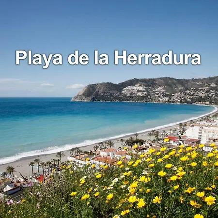 Con Encanto Junto A La Playa Y En El Centro Del Pueblo La Herradura (Granada)